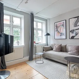 Cozy In By Marble Church Apartment