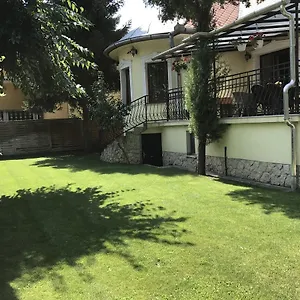 Palma In Park - Semi Suteren Apartment Budapest